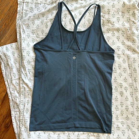 size 8 Lululemon tank top in blue/teal - Picture 2 of 3